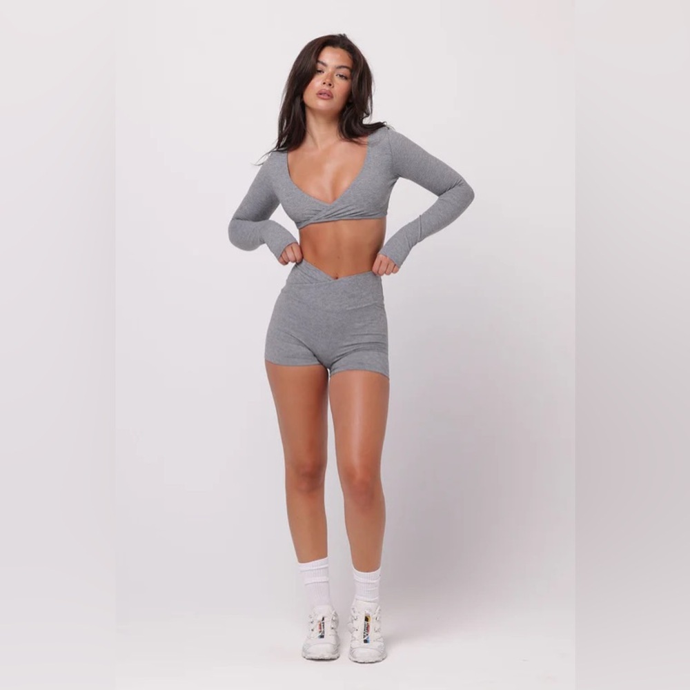 Saski collection Tropicana grey v waist shorts